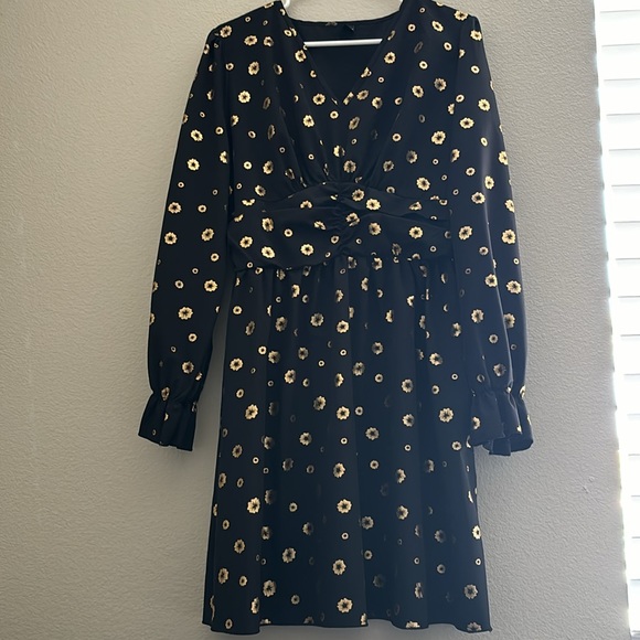 Beautiful Dress - Picture 2 of 3